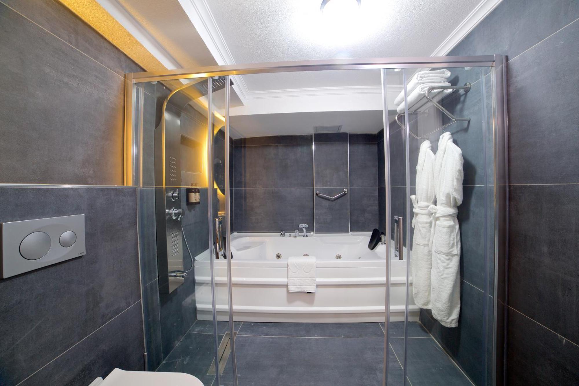 Days Inn By Wyndham Istanbul Arnavutkoy Екстер'єр фото
